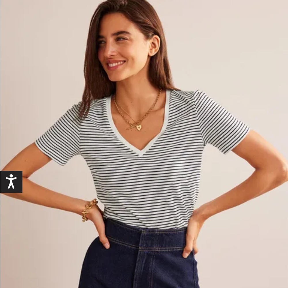Boden | Regular V-neck Slub T-Shirt | Size M